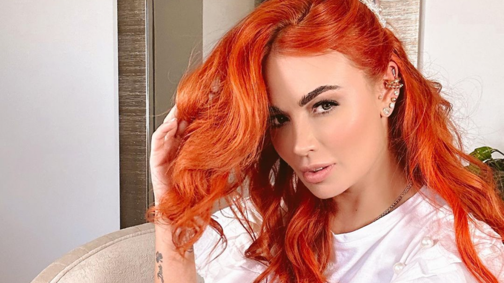 Sara Uribe posó como ardiente ama de casa