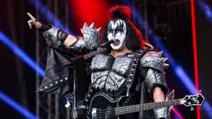 ¿Gene Simmons, de Kiss, hizo versión de ‘La Macarena’ y mencionó a Cartagena?