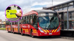 Bus de TransMilenio junto a la tarjeta TuLlave (Getty Images / redes sociales)