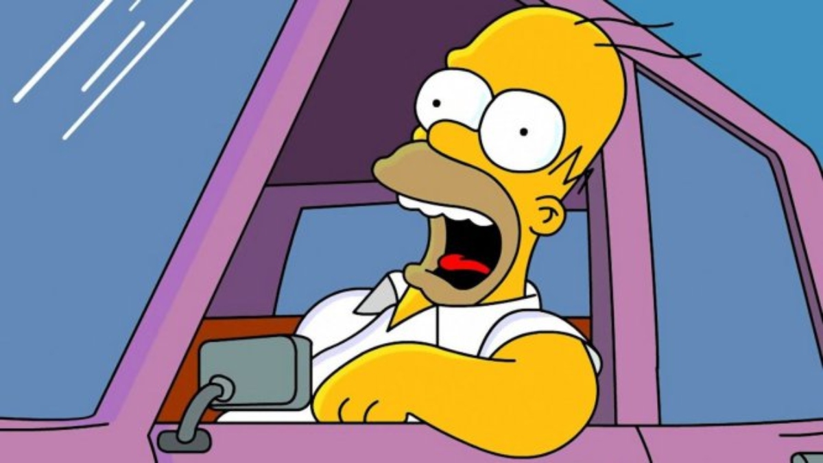 Homero Simpson en su automóvil