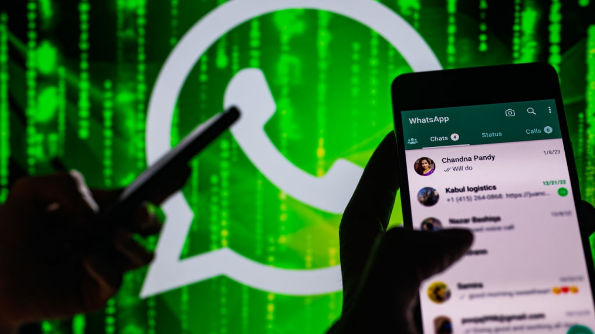 WhatsApp abierto en un celular