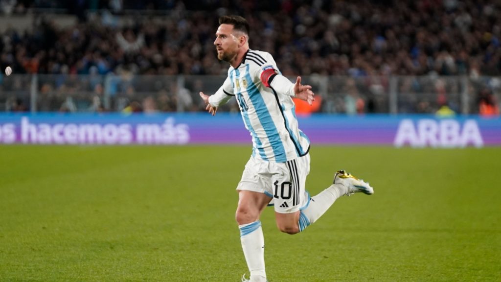 Lionel Messi hace pintura de gol y rompe récord en Eliminatorias