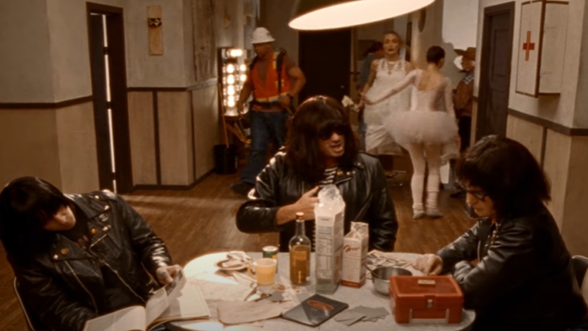 Blink-182 hace homenaje a Los Ramones en su nueva canción 'Dance With Me'