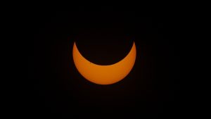 El curioso efecto que produjo el eclipse solar: vea aquí las mejores imágenes