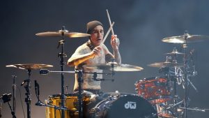 Blink-182 ¿Cómo fue el accidente de Travis Barker y por qué lo mencionan en One More Time?