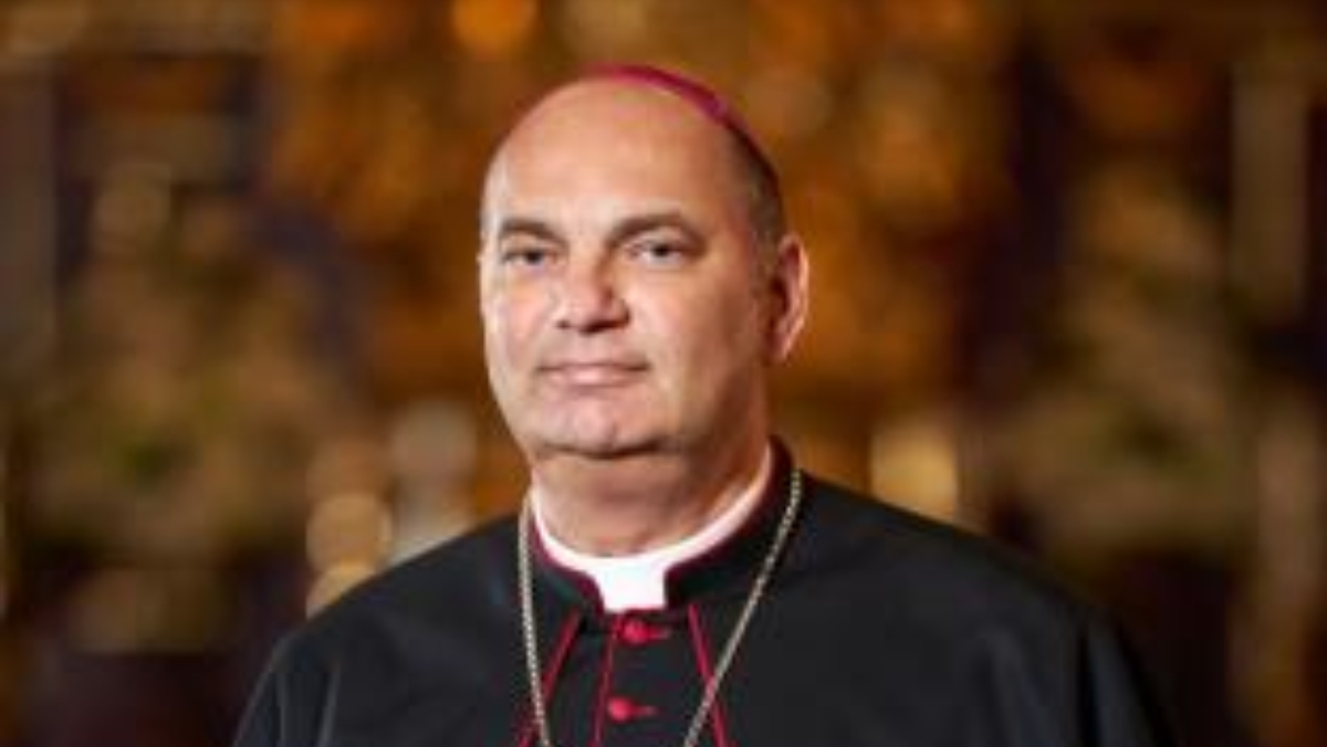 Renunció el obispo que hizo orgía gay en su apartamento: esto dijo