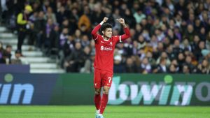 Emotivo momento: hinchas del Liverpool le hicieron tremenda ovación a Luis Díaz