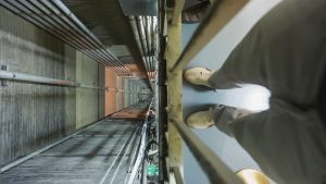 ¿Qué debe hacer si se queda encerrado en un ascensor? Siga estas recomendaciones