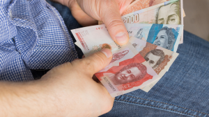 010124 - salario minimo - getty