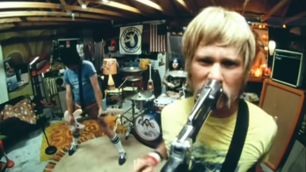 ‘First Date’ de Blink-182 cumple 23 años; esto es todo lo que no vio del video