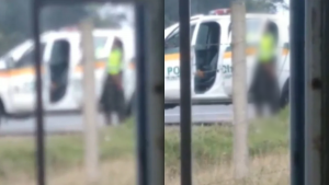 Policía es captado masturbándose en plena vía pública; video causa indignación