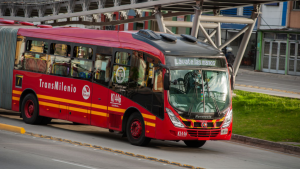 240424 - TransMilenio pasajes - getty