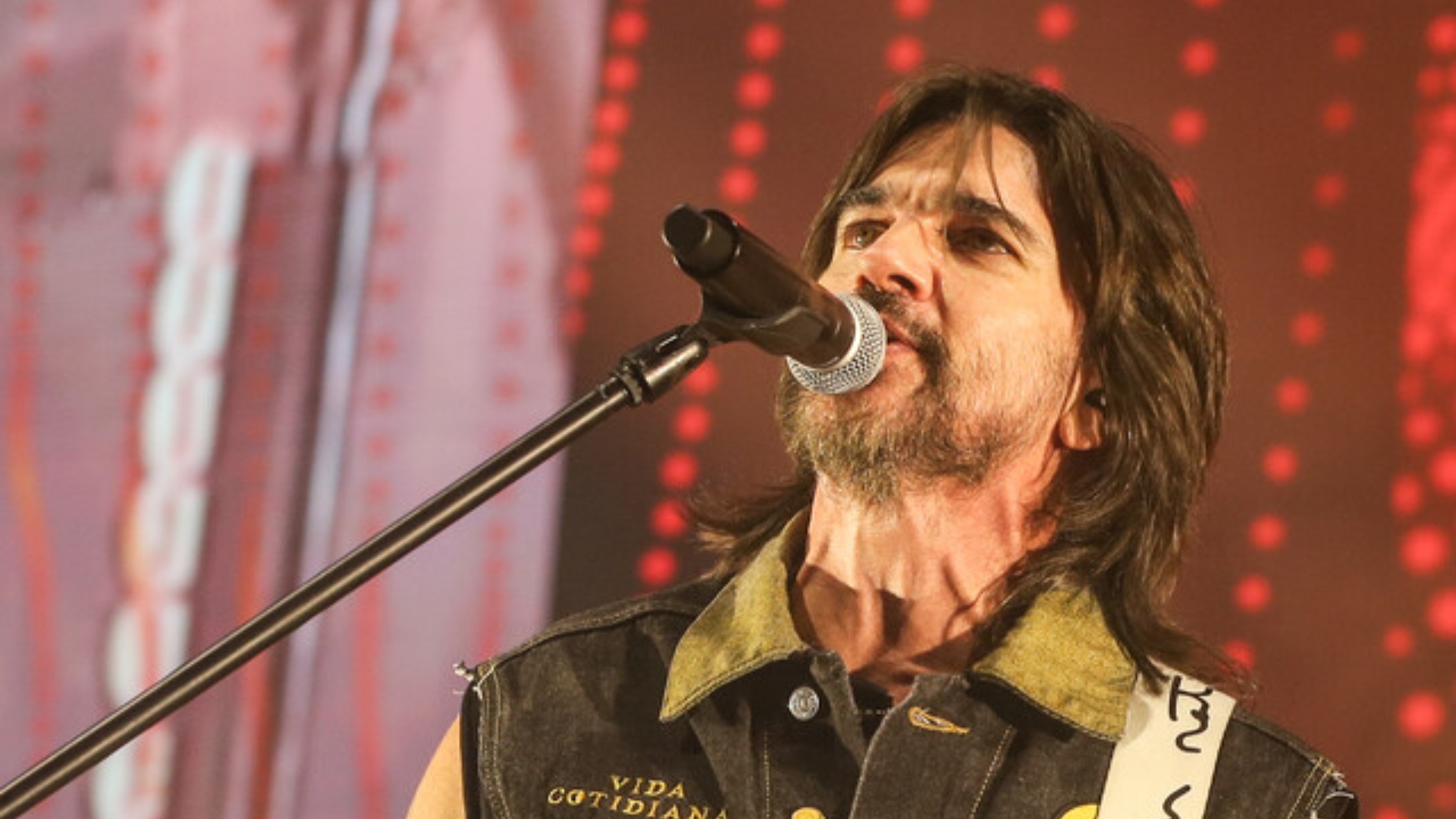 Juanes hizo vibrar a Bogotá con un show excepcional y hasta cantó Pink Floyd; VIDEO