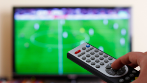 280624 - modo fútbol televisor - Getty