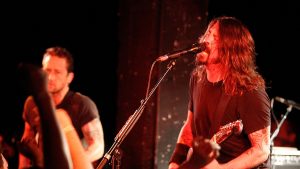 Aviones volando y mucho poder: el icónico recuerdo del primer concierto de Foo Fighters de Bogotá