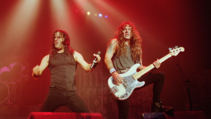Steve Harris y Blaze Bayley juntos en el escenario