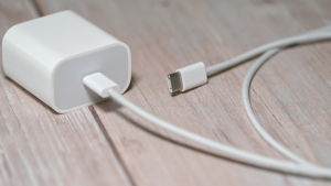 ¿Carga todo con el mismo cargador? Esto podría estar afectando sus dispositivos sin que lo sepa