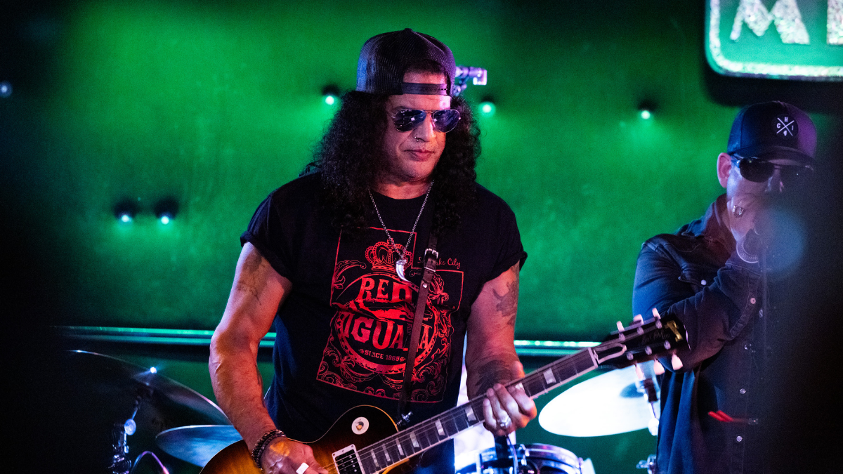 El mejor guitarrista del rock, según Slash: "no hay nadie tan cool como él"
