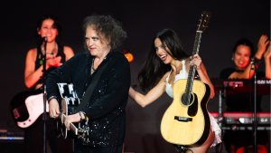 Así sonaron Olivia Rodrigo y Robert Smith en Glastonbury con dos himnos eternos de The Cure