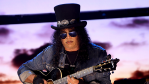 Este es el álbum con mejores solos de Slash: tiene grandes clásicos de su carrera como guitarrista