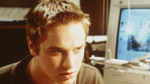 Así luce el protagonista de Destino Final 25 años después: También estuvo en secuelas de Chucky