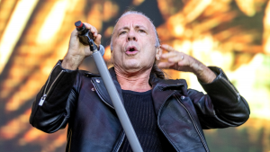 Bruce Dickinson anuncia nuevo álbum solista y ya tiene fecha para su próxima gira