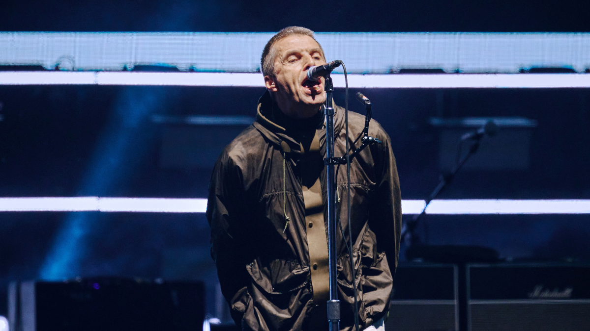 La polémica razón por la que le prohibieron a Liam Gallagher lanzar maracas a sus fans