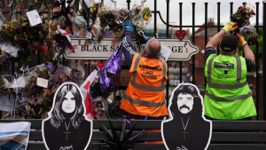Arrestan a hombre por robar flores del monumento de Ozzy Osbourne: ¿irá a la cárcel?
