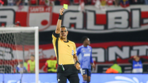 060925 - tarjeta amarilla - getty