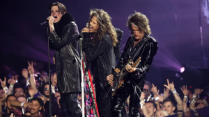 080925 - Yungblud y Aerosmith - getty