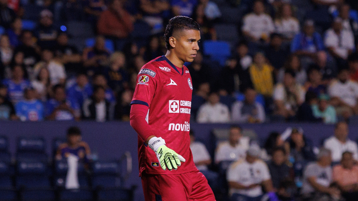 El insólito error de Kevin Mier en México que le costó el partido al Cruz Azul