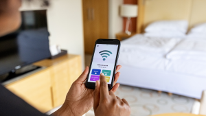 ¿Es mejor usar Wi-Fi en el celular o datos móviles? La IA comparó velocidad, costos y más