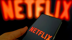 280925 - Netflix celular - getty