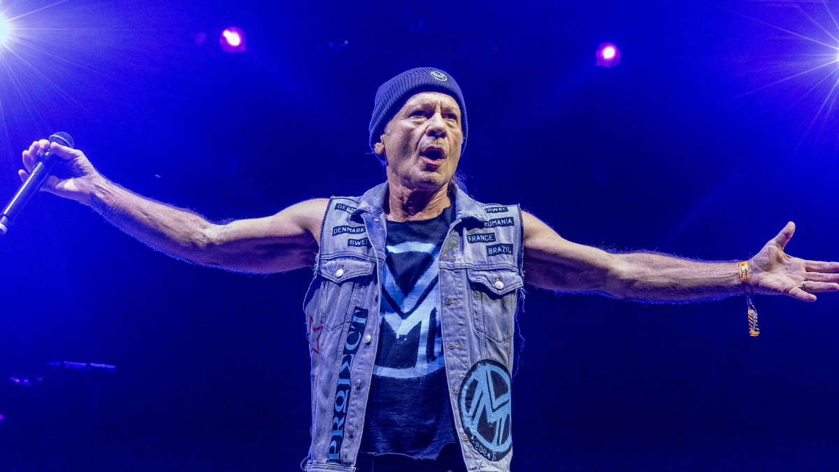 Los 4 discos favoritos del rock y el metal de Bruce Dickinson, de Iron Maiden: AC/DC y más bandas