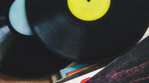 Grupo inglés de los 90s tiene récord del disco con el nombre más largo: tiene 156 palabras ¿cuál es?