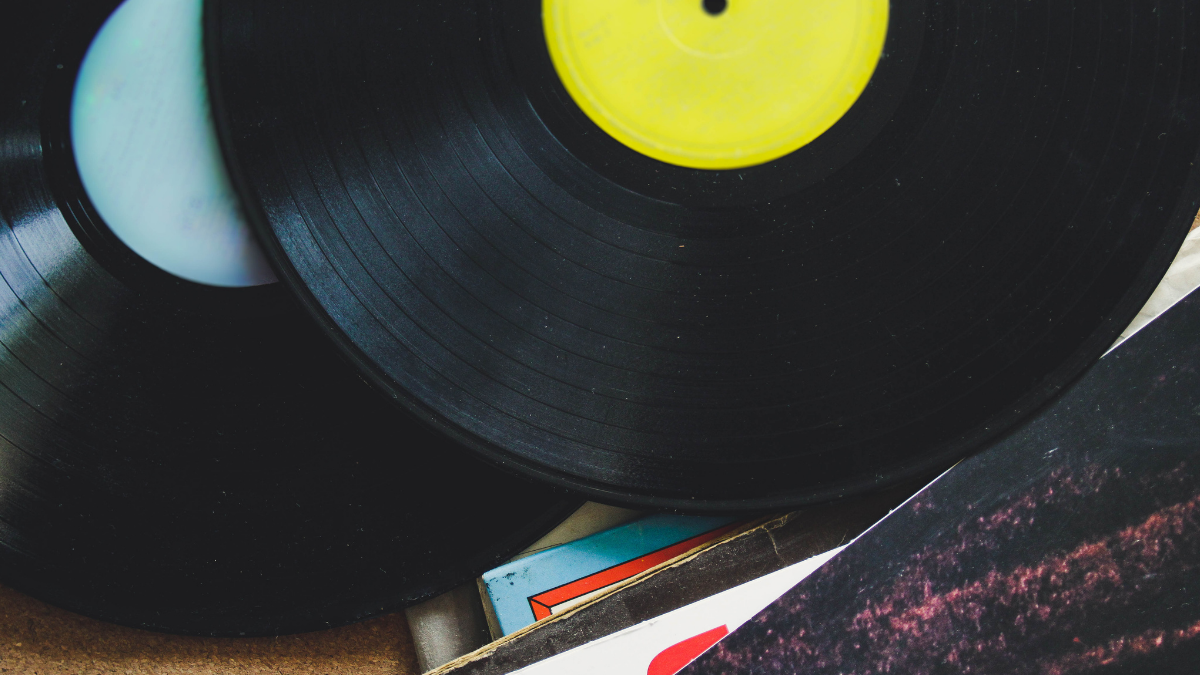 Grupo inglés de los 90s tiene récord del disco con el nombre más largo: tiene 156 palabras ¿cuál es?