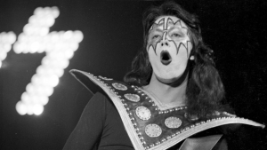 111125 - Kiss - getty