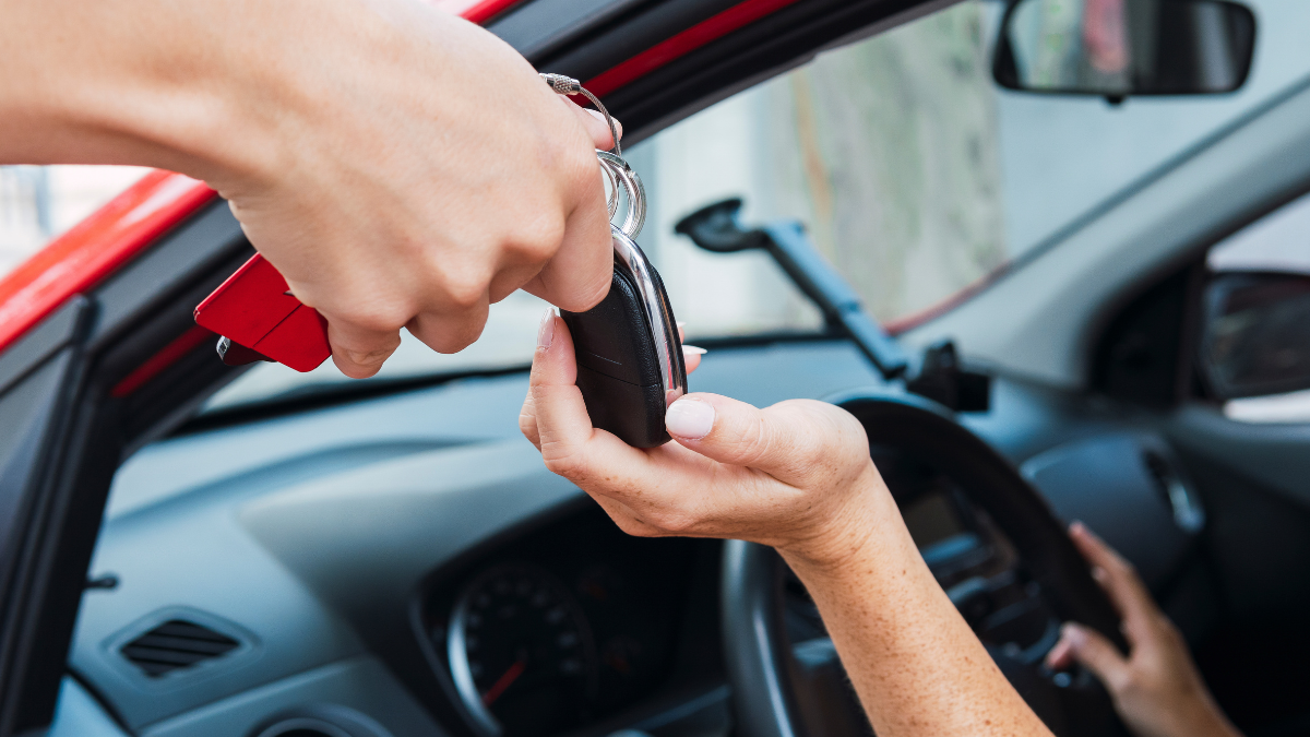 Lo bueno y lo malo de comprar un carro de salvamento o inundado: ¿Ocultan daños?