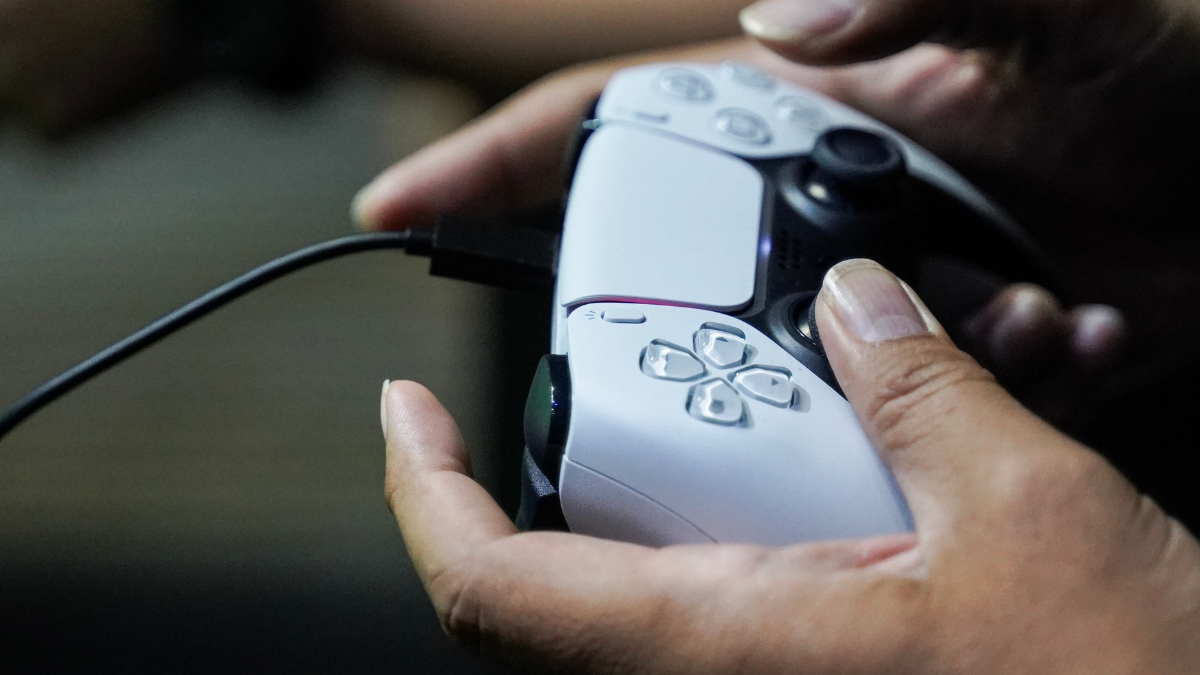 ¿Cuánto baja la PlayStation 5 en Black Friday? Descuentos y fechas para comprar la consola y juegos