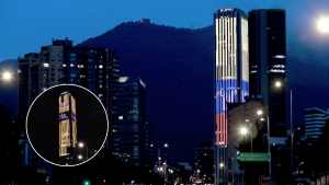 Mercado Libre ilumina el edificio más icónico de nuestro país, recordando que en esta navidad los regalos te llegan