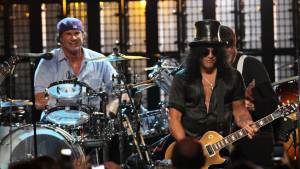 Slash y Chad Smith se presentaron en vivo con una nueva banda: ¿Adiós a Guns N' Roses?