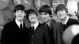 Revelan primeras fotos de los nuevos Beatles: Así lucen los actores del 'biopic' de 2027