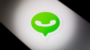 foto del logo de Whatsapp en un celular