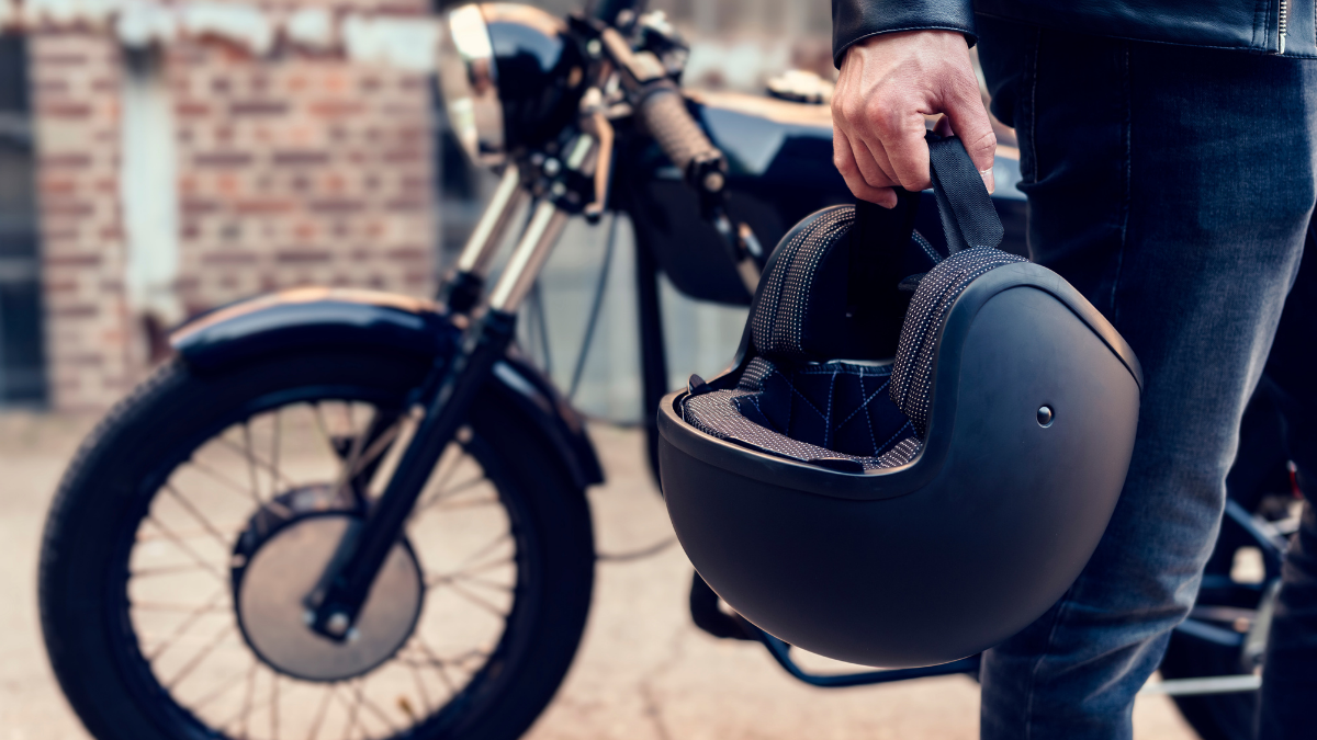 Esto vale tramitar la licencia de conducir para motos en 2026: Valor con examen médico