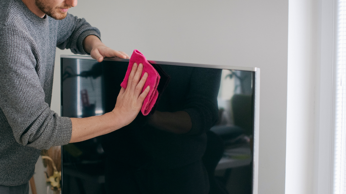 Foto de limpiar el TV