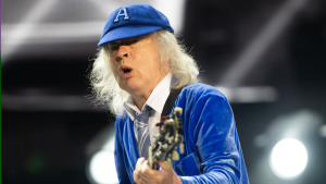 La canción de AC/DC que siempre fue odiada por Angus Young: fue parte de su primer disco