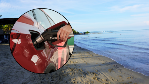 Foto de Coveñas y foto de un carro tanqueando gasolina