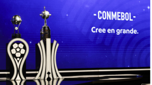 Foto de la Copa Sudamericana y de la Copa Libertadores