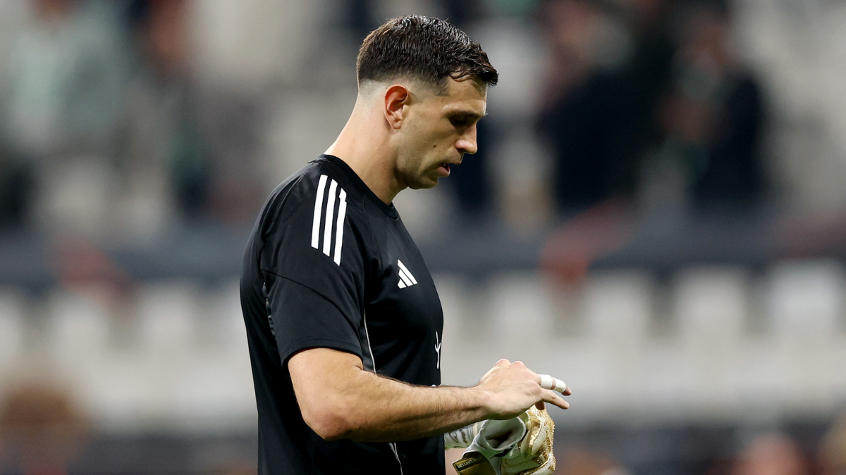 'Dibu' Martínez sufre grave lesión a pocos días del Mundial 2026: ¿Argentina se queda sin arquero?