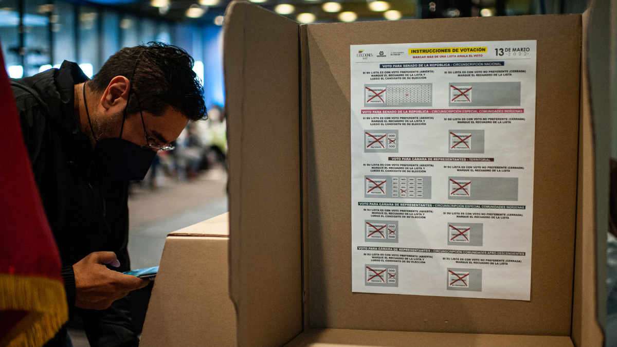Foto de jurado de votación